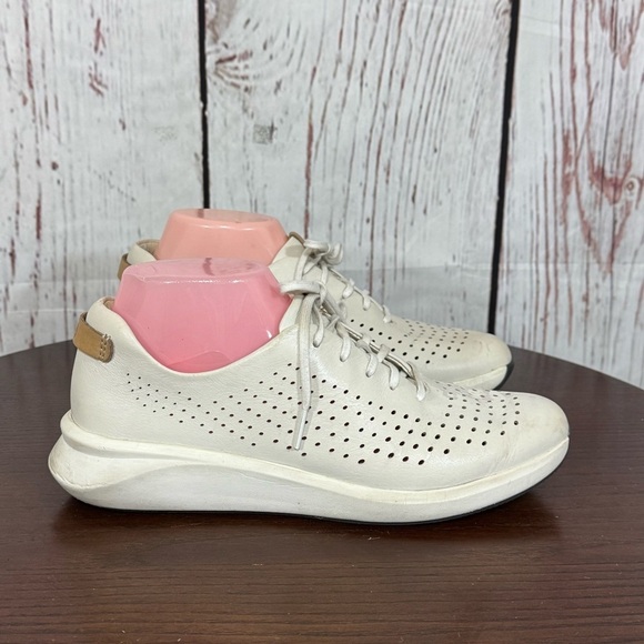 CLARK’s Unstructured Women's Cream Leather Sneakers Removable cushion Size 8 GUC - Picture 8 of 16